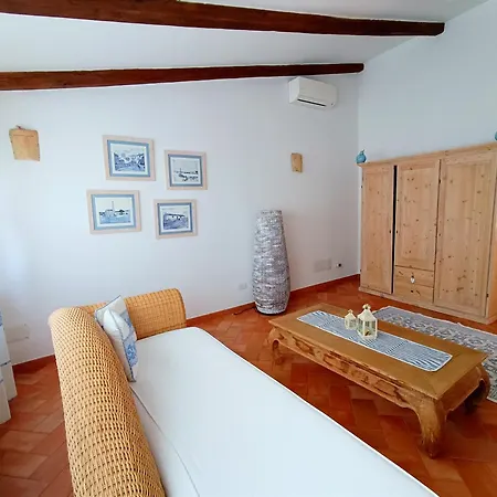 Olivastro Apartment *