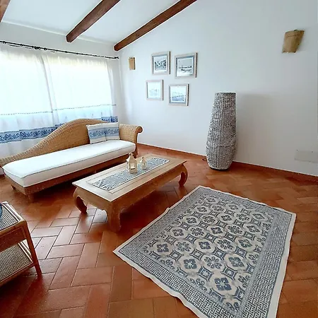 Olivastro Apartment *